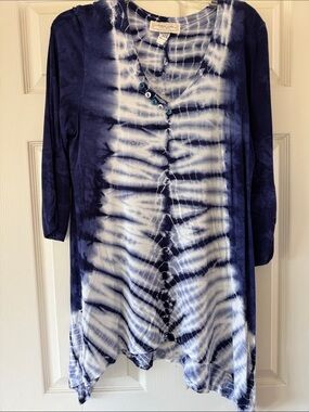 Tie-Dye V-Neck Roll-Tab Sleeve Women’s Top - Navy & White